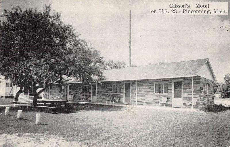 Gibsons Motel - Vintage Postcard